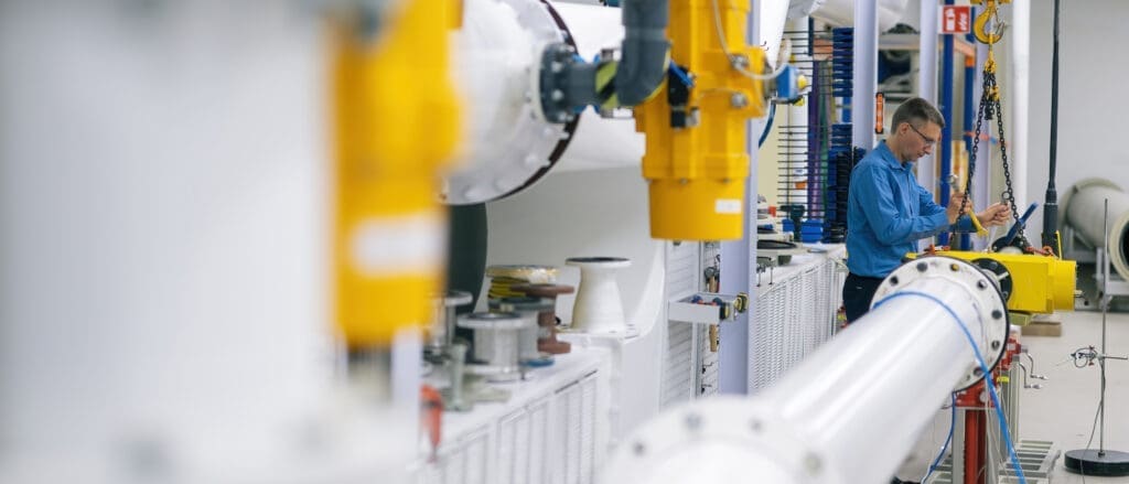 VSL, in collaboration with international metrology institutes and industrial partners, has carried out an interlaboratory comparison on the calibration of gaseous carbon dioxide (CO₂) flow meters.